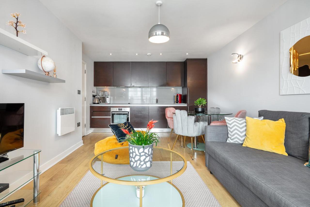 Stunning Apartment With Underground Parking! Londen Buitenkant foto