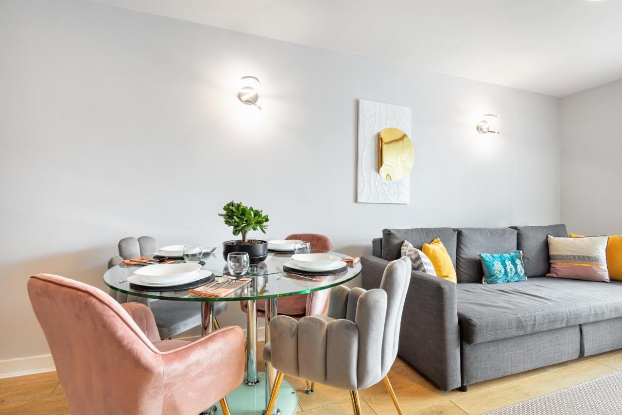 Stunning Apartment With Underground Parking! Londen Buitenkant foto