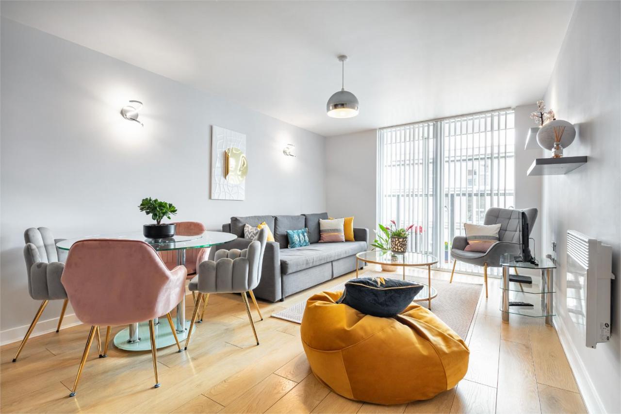Stunning Apartment With Underground Parking! Londen Buitenkant foto