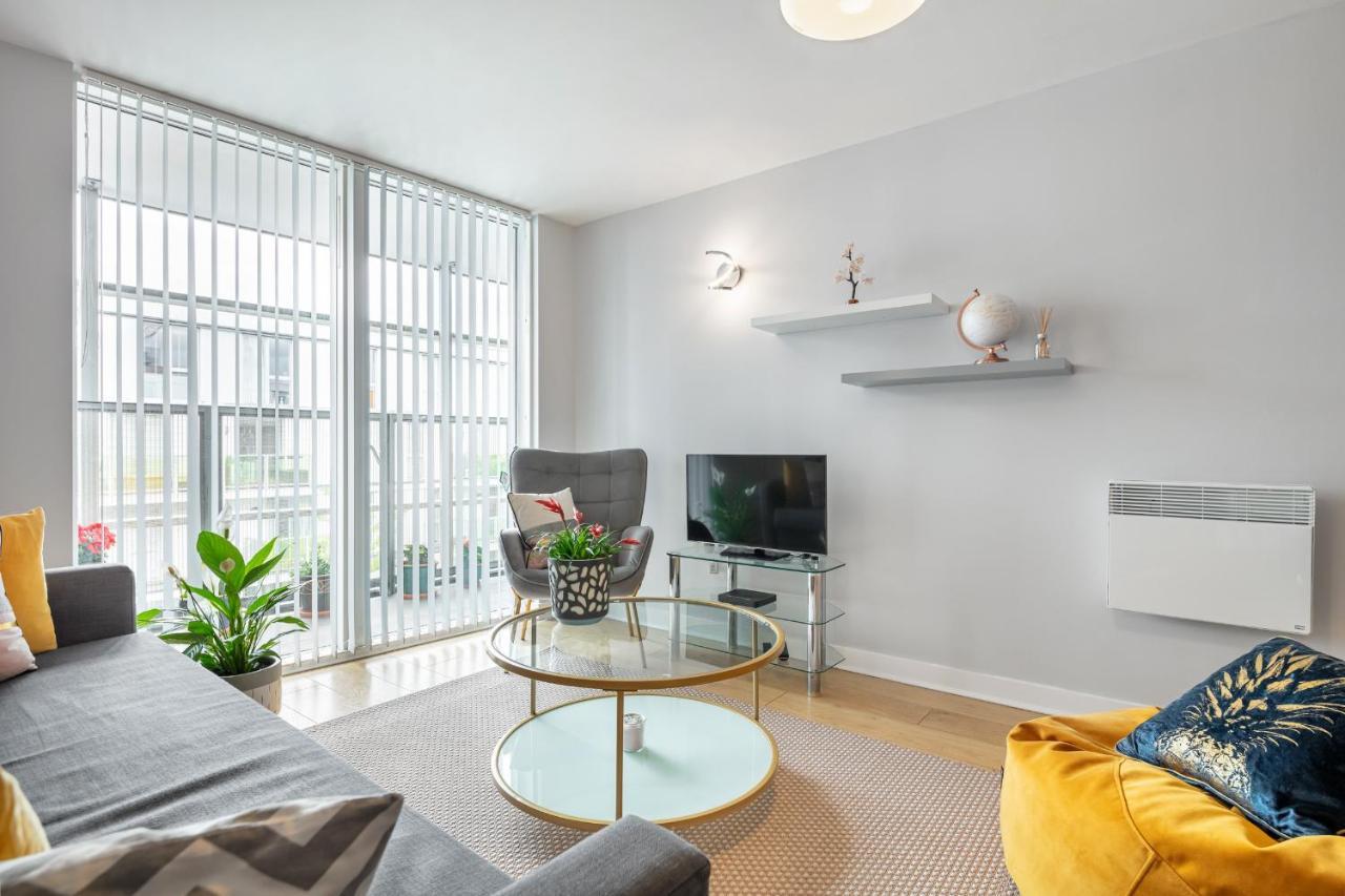 Stunning Apartment With Underground Parking! Londen Buitenkant foto