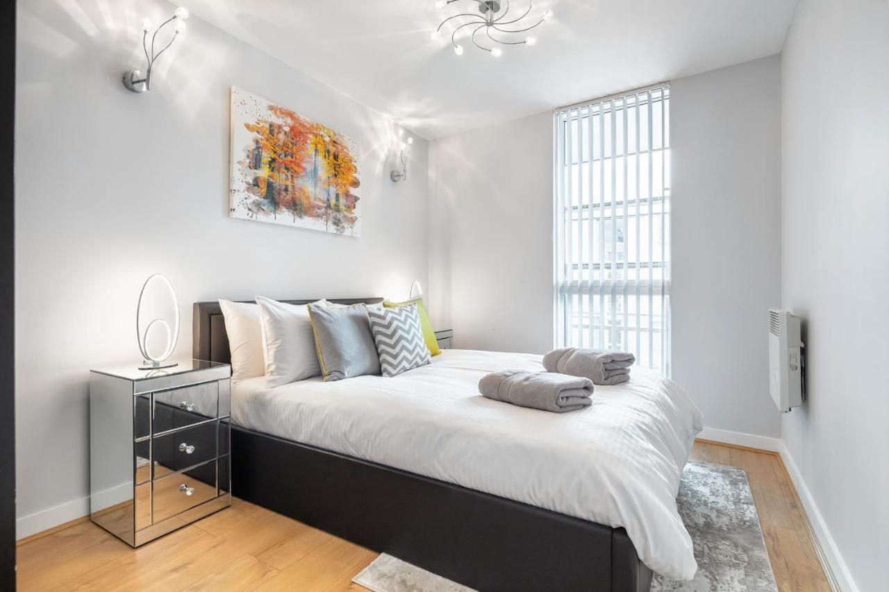 Stunning Apartment With Underground Parking! Londen Buitenkant foto