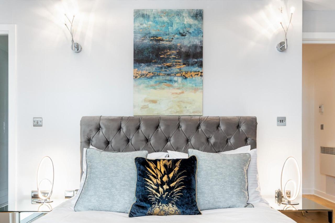 Stunning Apartment With Underground Parking! Londen Buitenkant foto