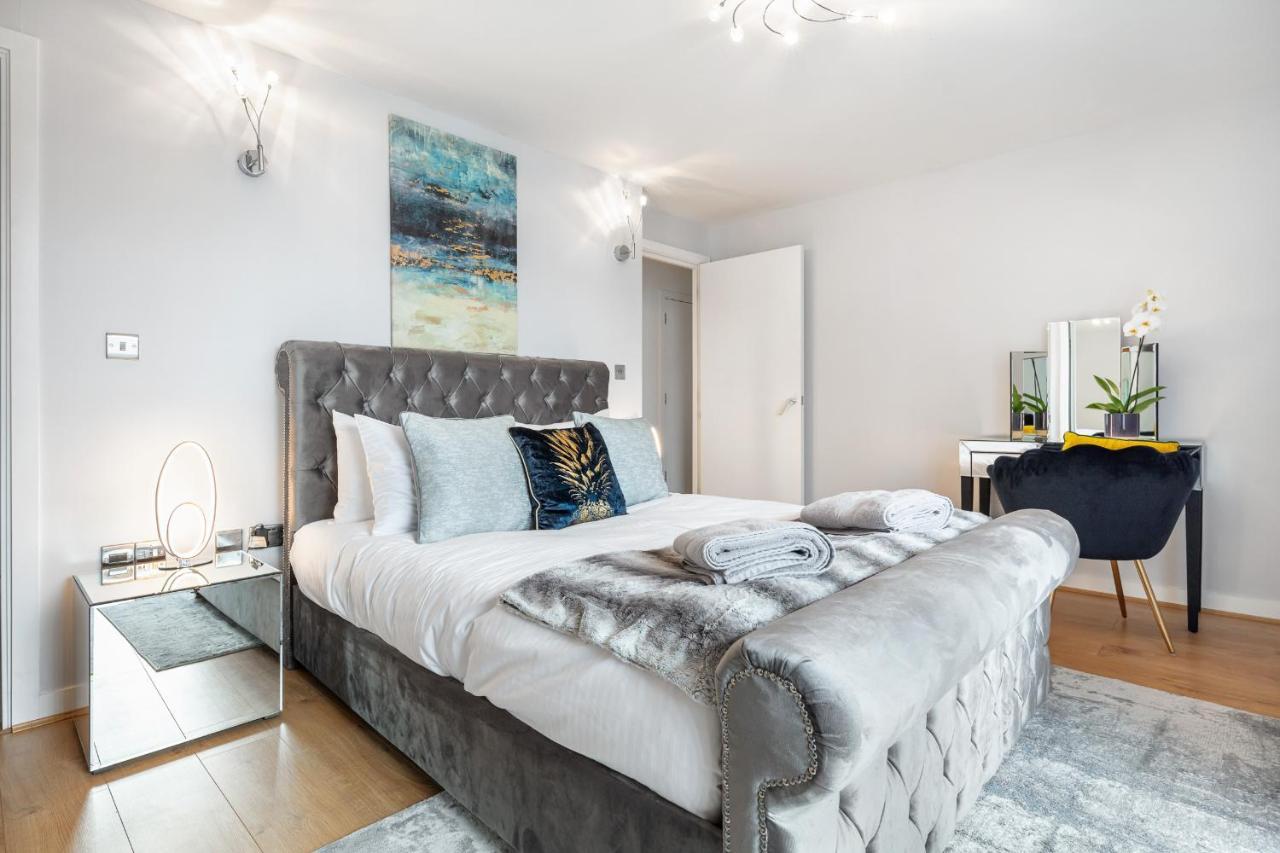 Stunning Apartment With Underground Parking! Londen Buitenkant foto