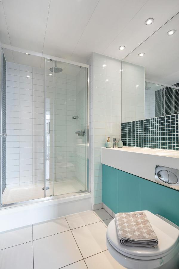 Stunning Apartment With Underground Parking! Londen Buitenkant foto