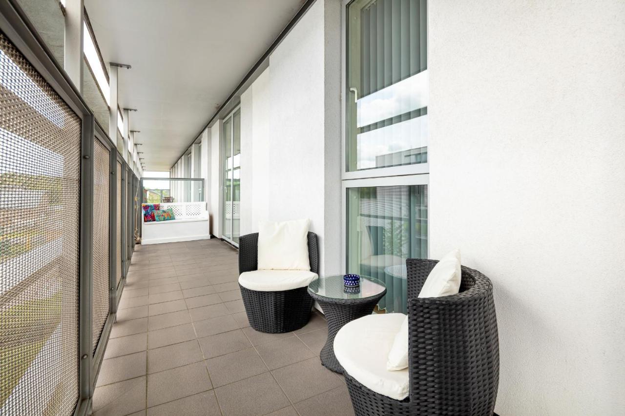 Stunning Apartment With Underground Parking! Londen Buitenkant foto