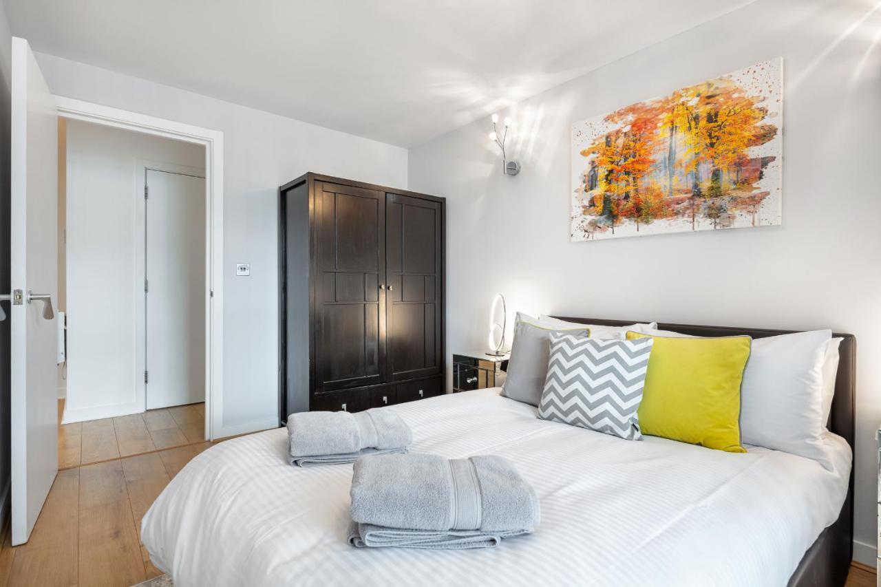 Stunning Apartment With Underground Parking! Londen Buitenkant foto