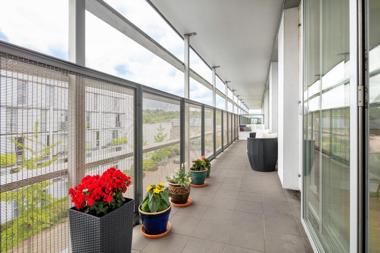 Stunning Apartment With Underground Parking! Londen Buitenkant foto