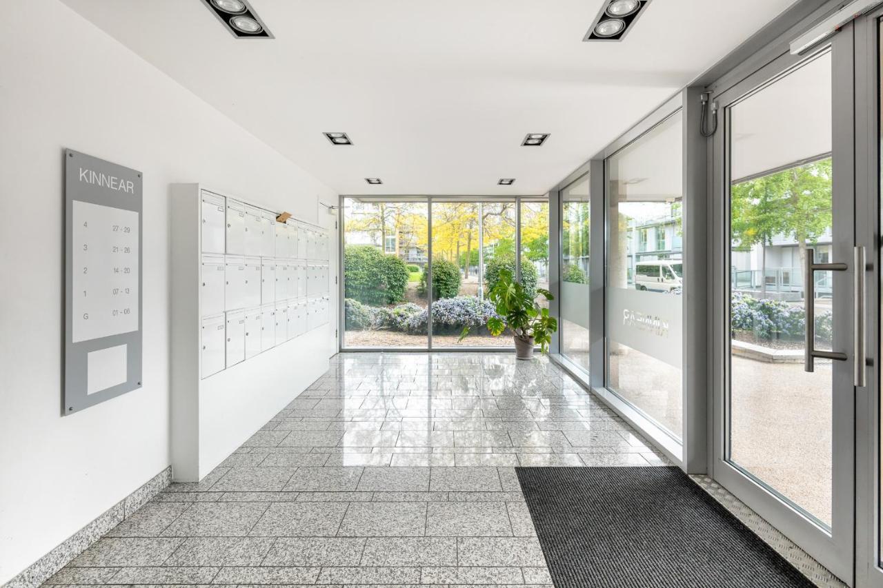 Stunning Apartment With Underground Parking! Londen Buitenkant foto
