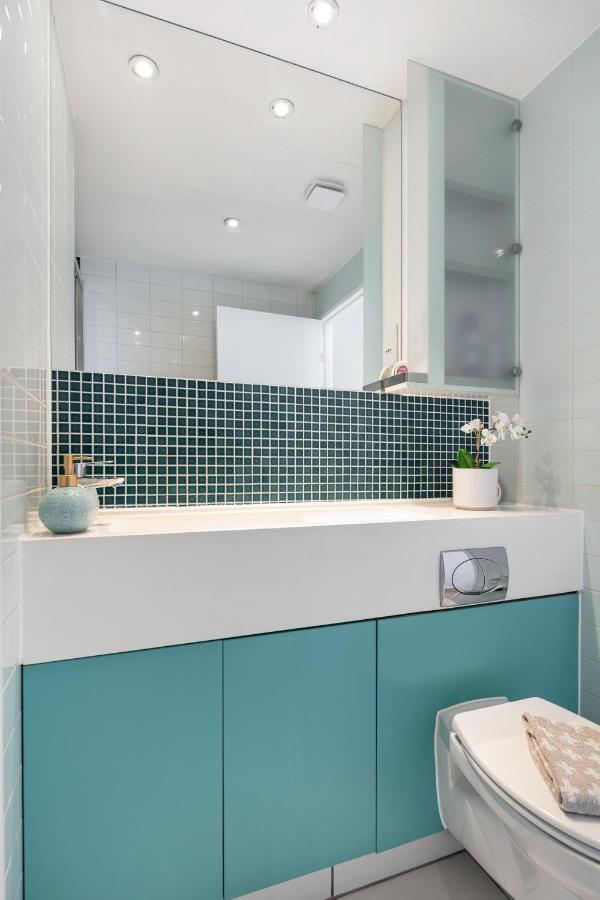 Stunning Apartment With Underground Parking! Londen Buitenkant foto