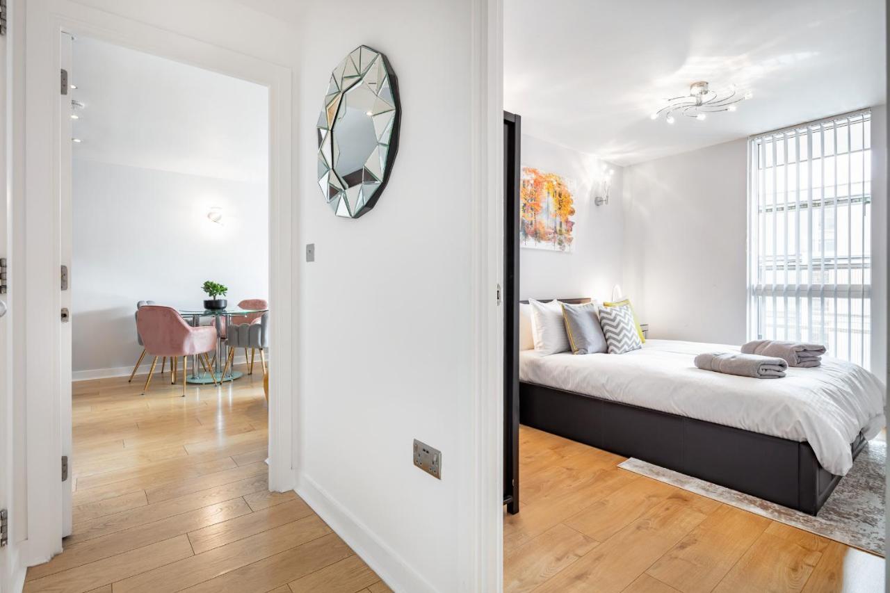 Stunning Apartment With Underground Parking! Londen Buitenkant foto