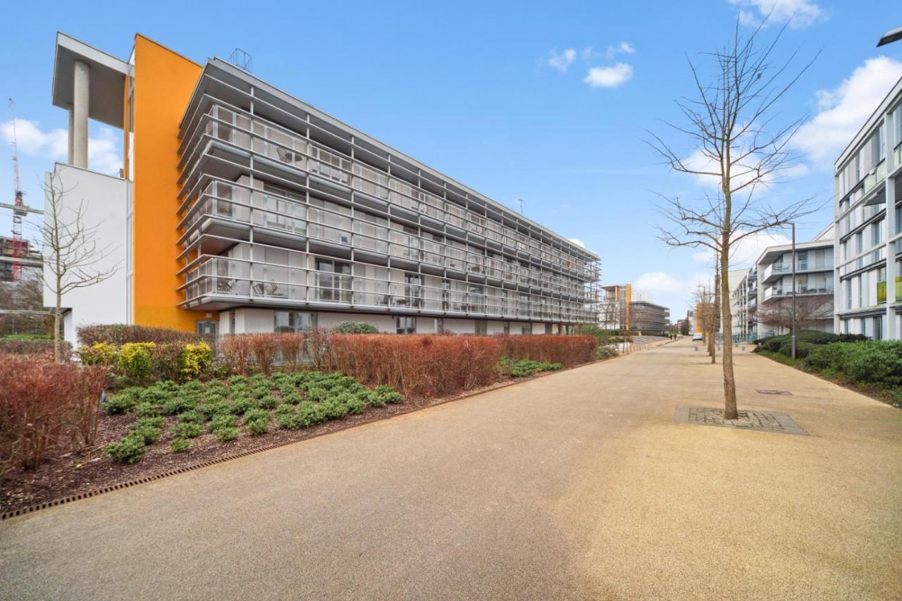 Stunning Apartment With Underground Parking! Londen Buitenkant foto