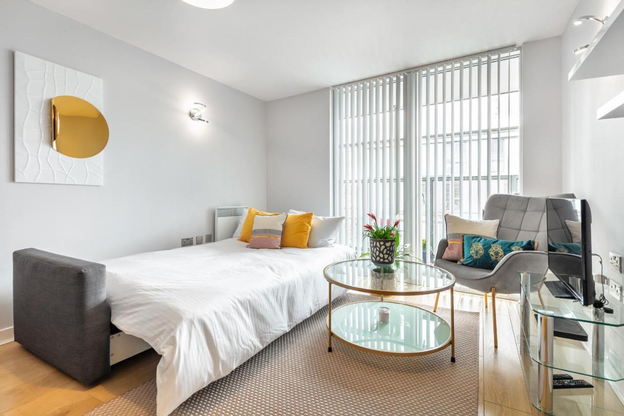 Stunning Apartment With Underground Parking! Londen Buitenkant foto